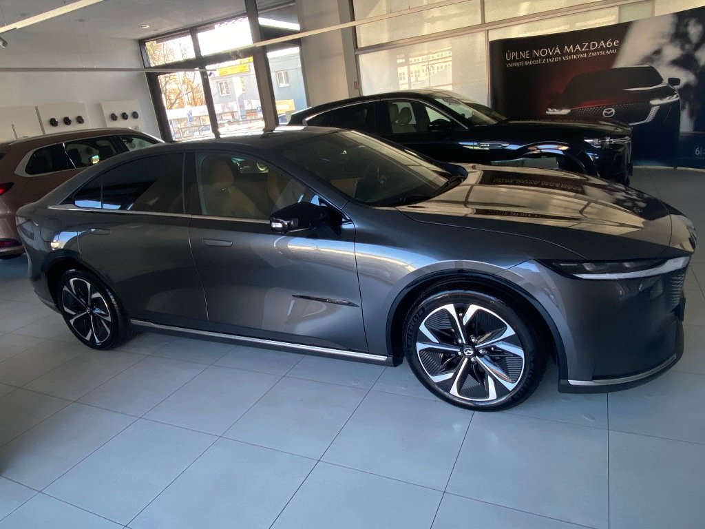 Mazda 6e
