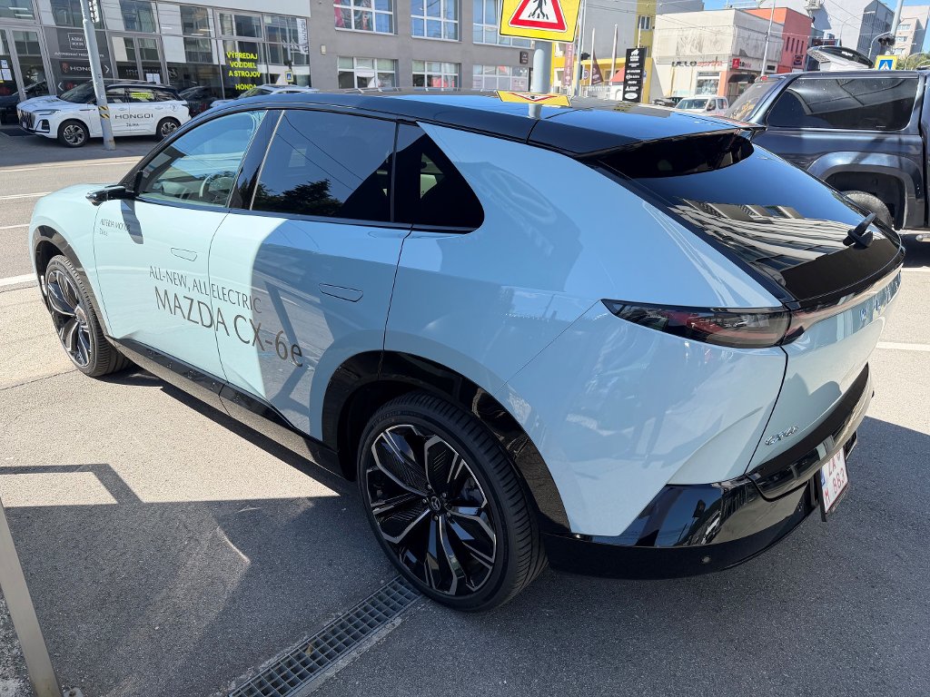 Mazda CX-6e