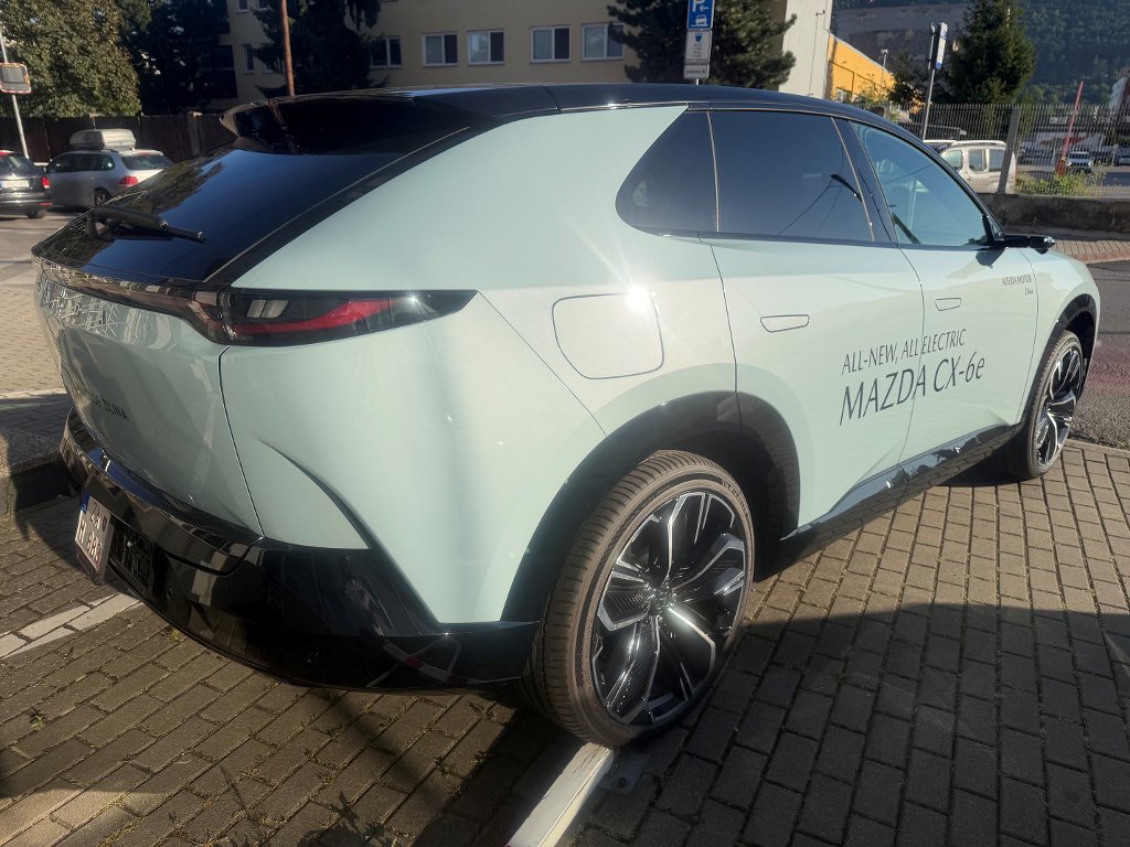 Mazda CX-6e